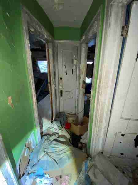 14475 Robson (26).jpg